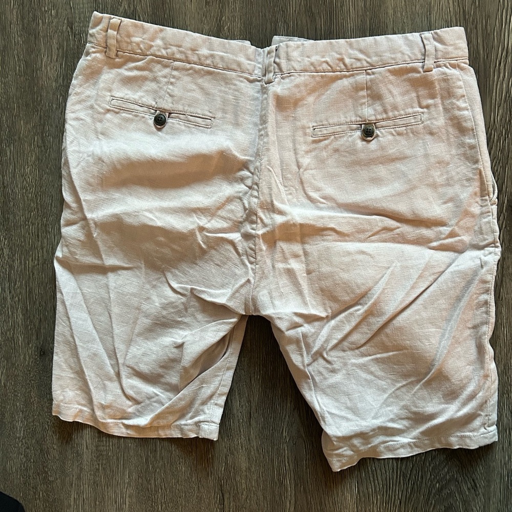CLUB MONACO men’s shorts in gray
Size 33